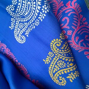 Vibrant Blue saree with had Paisley Print